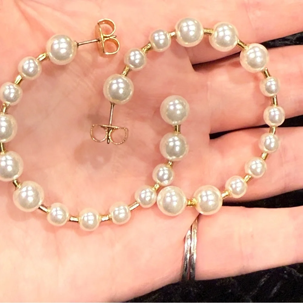 J.Crew Bead Hoop Earrings Pearl Classic Gold Large - Picture 3 of 7